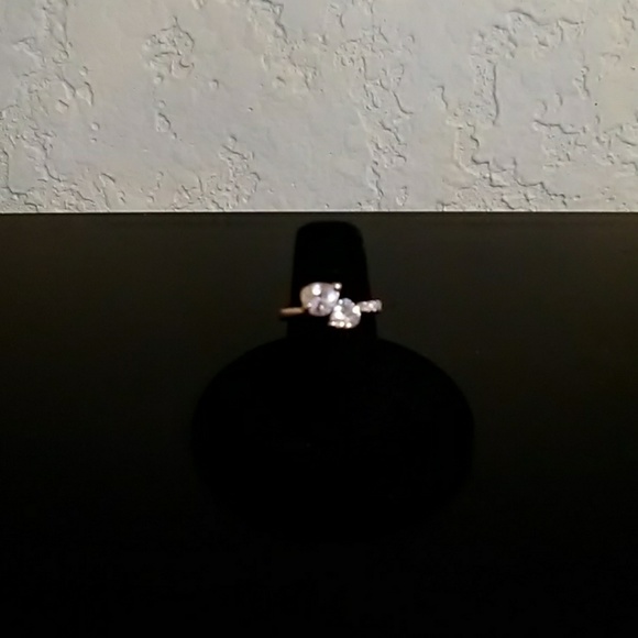 Gold Ring with Heart shaped CZ - Picture 7 of 8